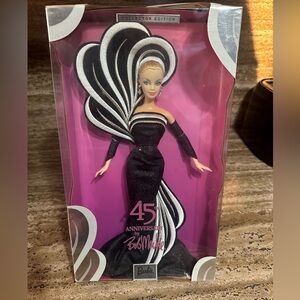 45th Anniversary by Bob Mackie
Collector edition Mattel B3452
